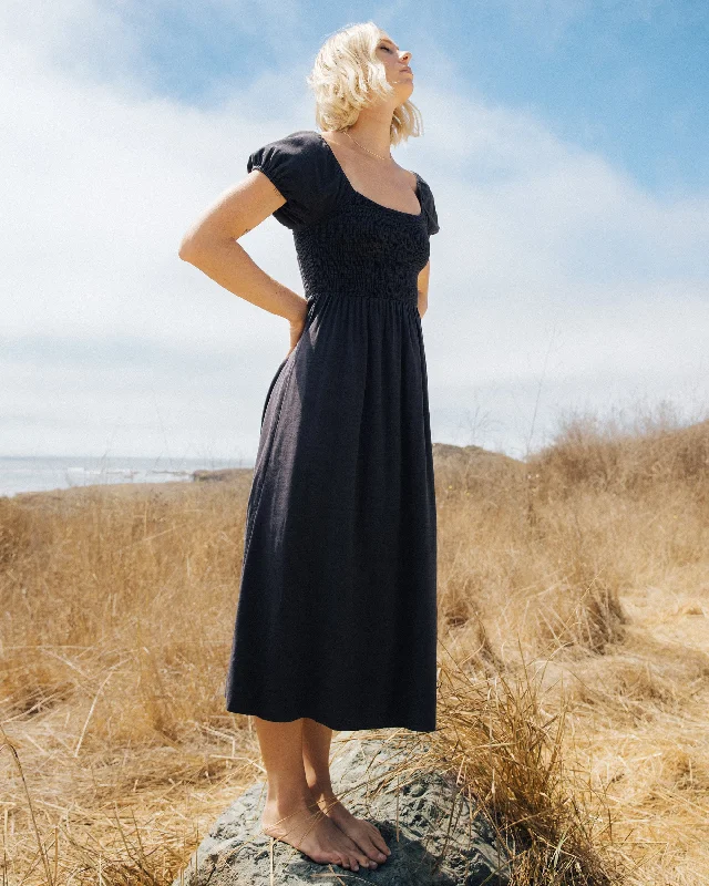 Midnight Sky Midi Dress - Black Sands Cozy Midi Dress with Pockets