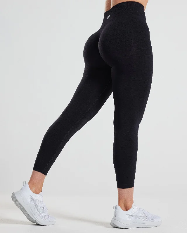 Define Scrunch Seamless 7/8 Leggings | Black Elegant Velvet Leggings