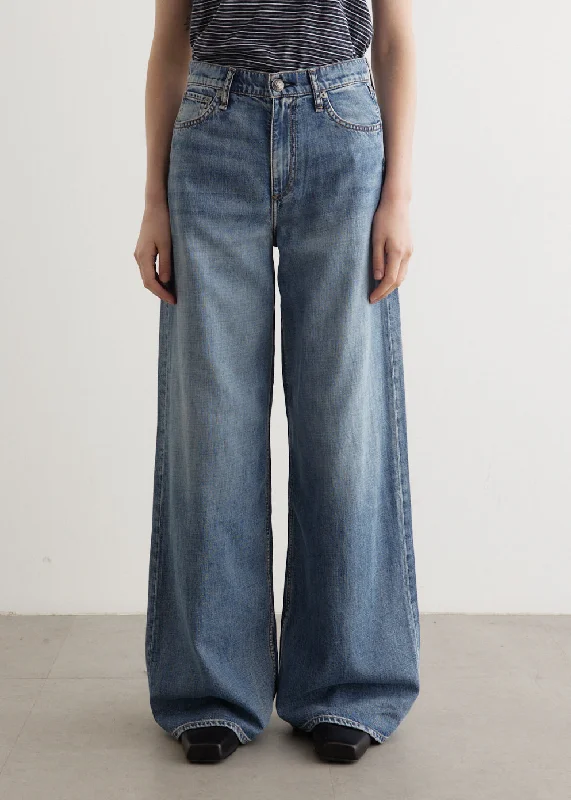 Featherweight Sofie Wide Leg Jeans Casual High-Waisted Bootcut Jeans